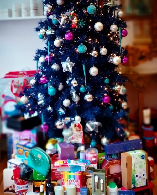 Xmas tree with presents 2024